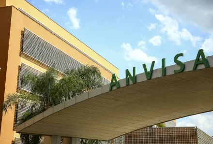 Anvisa proíbe plataforma de consulta online e entrega de medicamento
